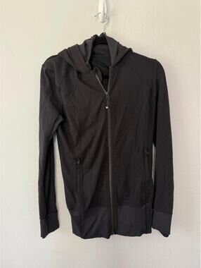 Lululemon daily practice zip up jacket size 8 
Has pilling throughout